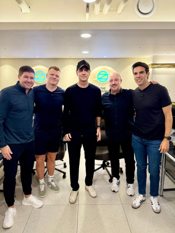 05年欧冠总决赛  回忆杀!内斯塔社媒晒合影,卡卡杰拉德等人在列